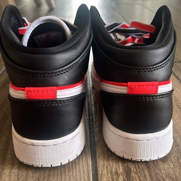Air Jordan Nike high top shoes - Picture 4 of 8